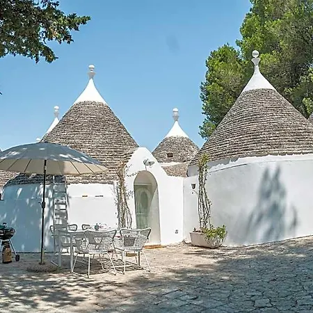 Ad Un Passo Da Cisternino - Trulli Con Foresta, Bici E Bbq Hotel