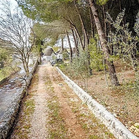 Ad Un Passo Da Cisternino - Trulli Con Foresta, Bici E Bbq Отель *