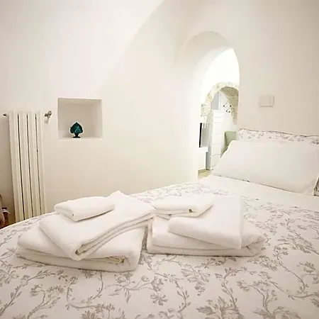 Ad Un Passo Da Cisternino - Trulli Con Foresta, Bici E Bbq Hotel *