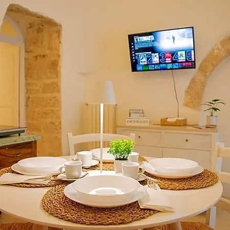 Ad Un Passo Da Cisternino - Trulli Con Foresta, Bici E Bbq Отель *