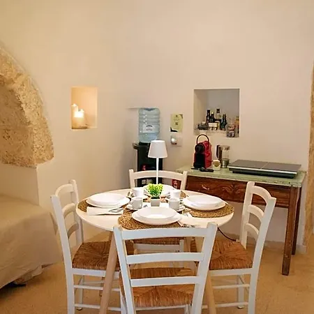 Ad Un Passo Da Cisternino - Trulli Con Foresta, Bici E Bbq Отель *